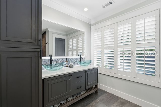 106 S Hermitage Rd, Beaufort, SC 29902