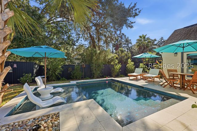 106 S Hermitage Rd, Beaufort, SC 29902