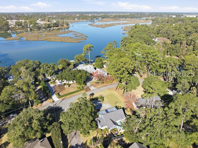 106 S Hermitage Rd, Beaufort, SC 29902