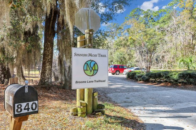 106 S Hermitage Rd, Beaufort, SC 29902