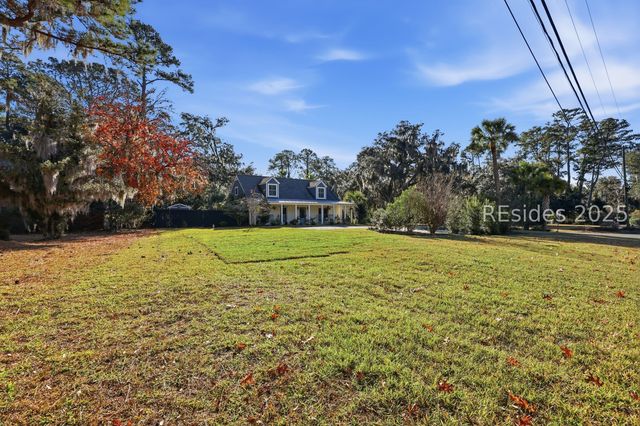 106 S Hermitage Rd, Beaufort, SC 29902