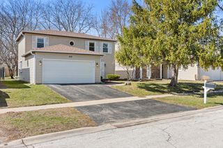 212 E Lakeside Drive, Vernon Hills, IL 60061