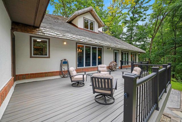 255 TRADERS POINT LANE, Green Bay, WI 54302