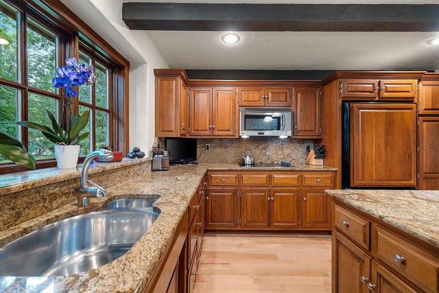 255 TRADERS POINT LANE, Green Bay, WI 54302