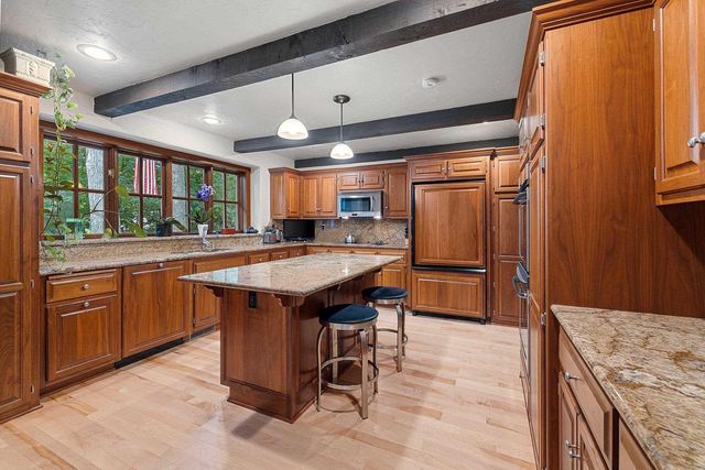 255 TRADERS POINT LANE, Green Bay, WI 54302