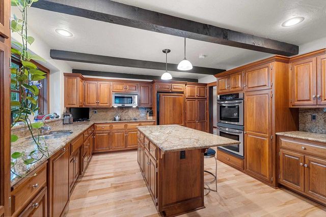255 TRADERS POINT LANE, Green Bay, WI 54302