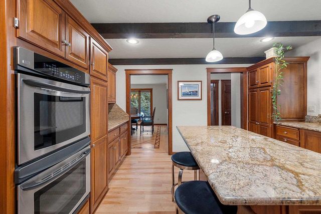 255 TRADERS POINT LANE, Green Bay, WI 54302