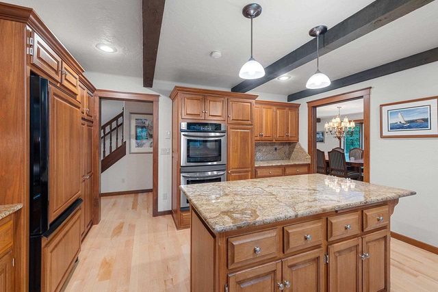255 TRADERS POINT LANE, Green Bay, WI 54302