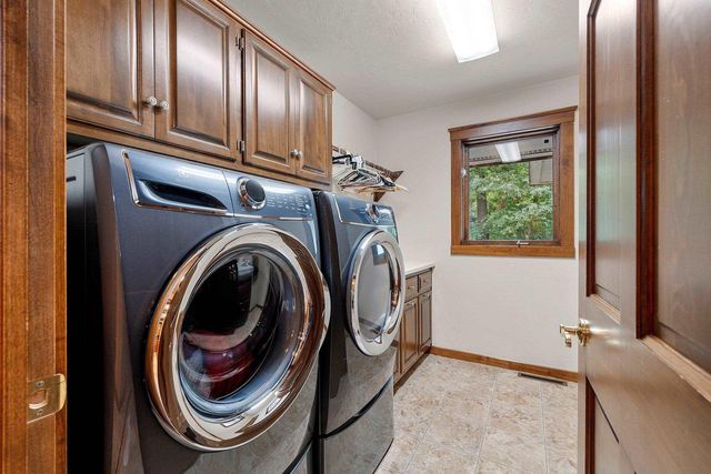 255 TRADERS POINT LANE, Green Bay, WI 54302