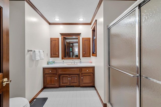 255 TRADERS POINT LANE, Green Bay, WI 54302