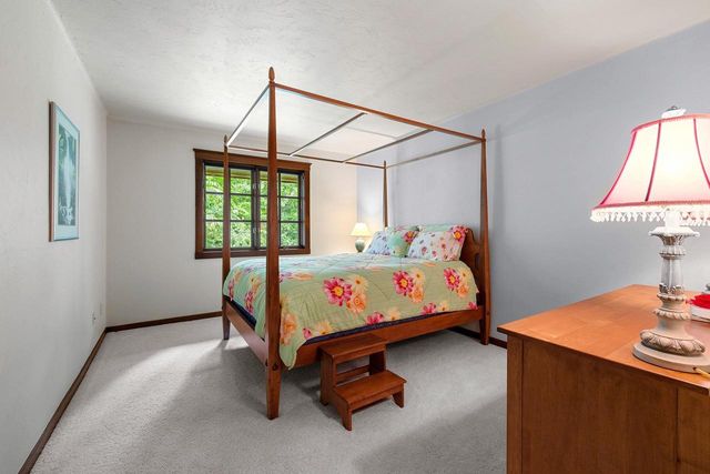 255 TRADERS POINT LANE, Green Bay, WI 54302