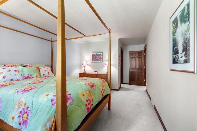 255 TRADERS POINT LANE, Green Bay, WI 54302