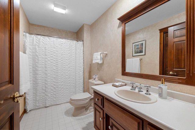 255 TRADERS POINT LANE, Green Bay, WI 54302