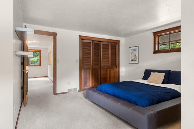 255 TRADERS POINT LANE, Green Bay, WI 54302