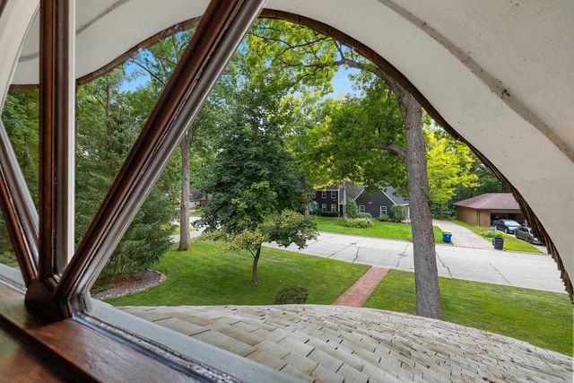 255 TRADERS POINT LANE, Green Bay, WI 54302