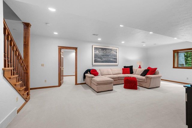 255 TRADERS POINT LANE, Green Bay, WI 54302
