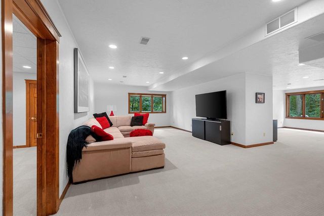 255 TRADERS POINT LANE, Green Bay, WI 54302