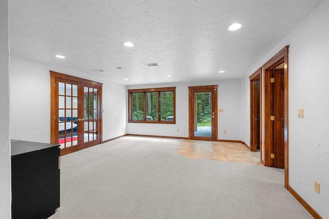 255 TRADERS POINT LANE, Green Bay, WI 54302