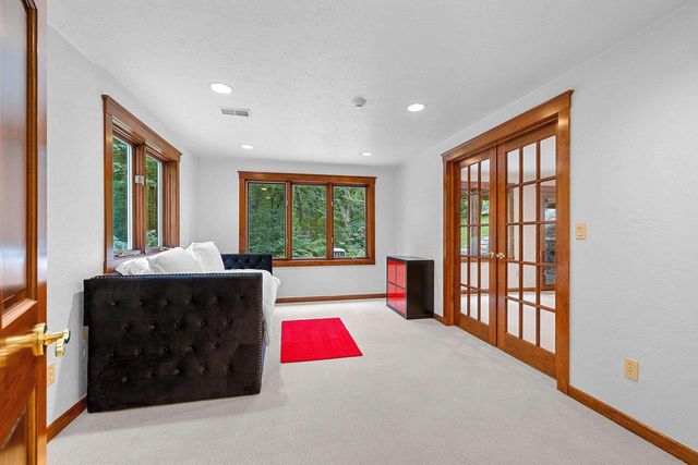 255 TRADERS POINT LANE, Green Bay, WI 54302