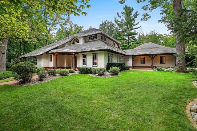 255 TRADERS POINT LANE, Green Bay, WI 54302