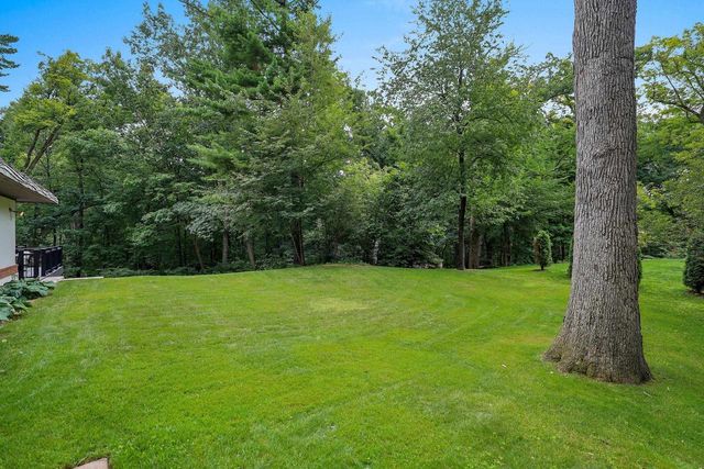255 TRADERS POINT LANE, Green Bay, WI 54302
