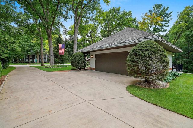 255 TRADERS POINT LANE, Green Bay, WI 54302