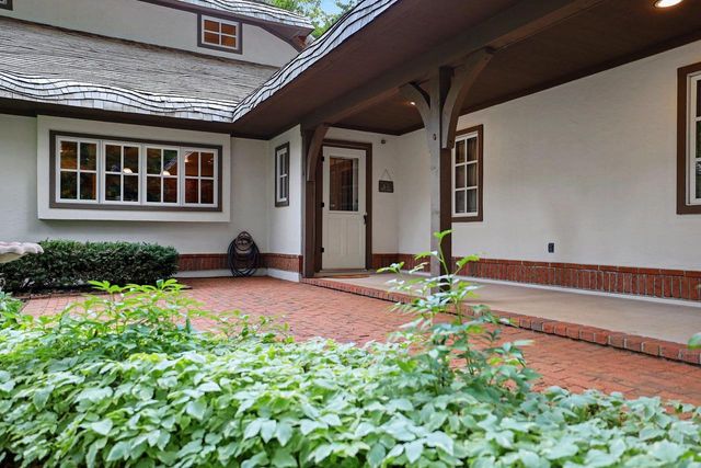 255 TRADERS POINT LANE, Green Bay, WI 54302
