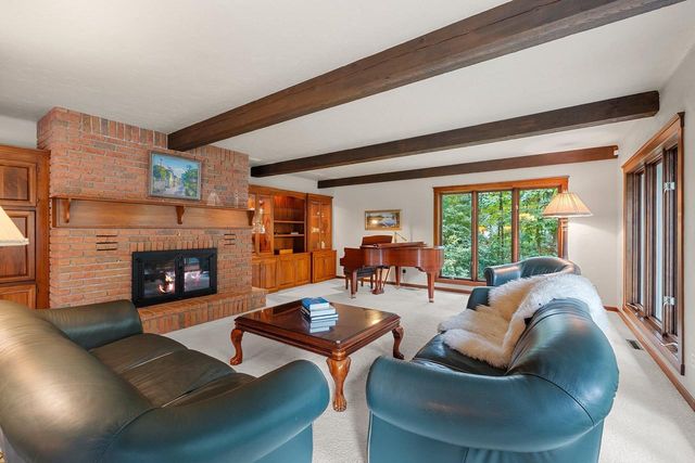 255 TRADERS POINT LANE, Green Bay, WI 54302