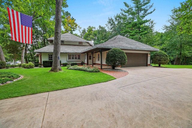 255 TRADERS POINT LANE, Green Bay, WI 54302