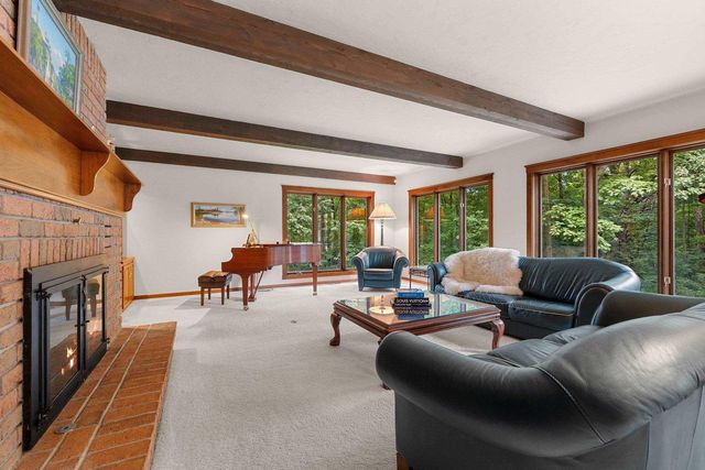 255 TRADERS POINT LANE, Green Bay, WI 54302