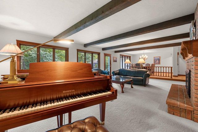 255 TRADERS POINT LANE, Green Bay, WI 54302