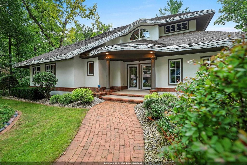 255 TRADERS POINT LANE, Green Bay, WI 54302