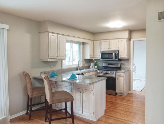 701 Deer Lane, Sleepy Hollow, IL 60118