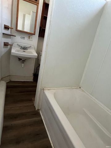 115 E 2Nd Street, Peru, IN 46970