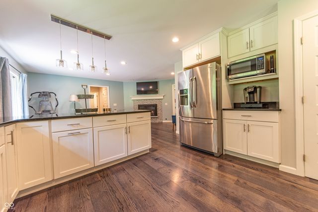 41 N Wolfcreek Road, Columbus, IN 47201