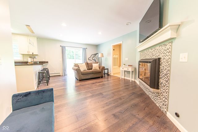 41 N Wolfcreek Road, Columbus, IN 47201