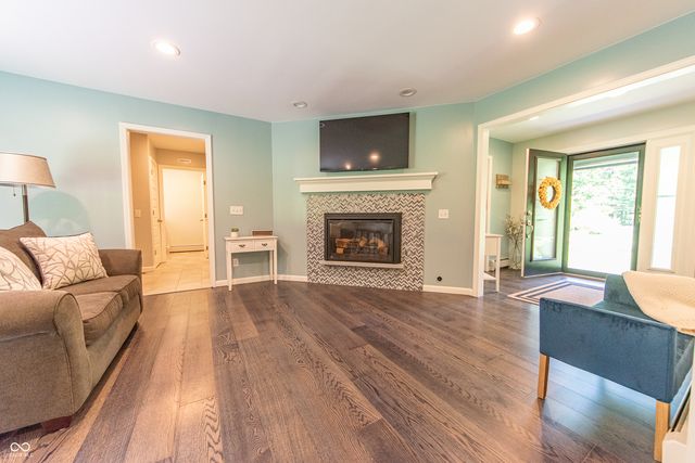 41 N Wolfcreek Road, Columbus, IN 47201