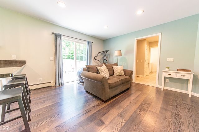 41 N Wolfcreek Road, Columbus, IN 47201