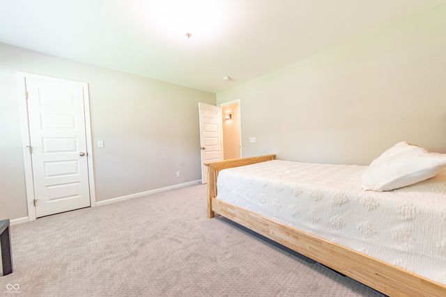 41 N Wolfcreek Road, Columbus, IN 47201
