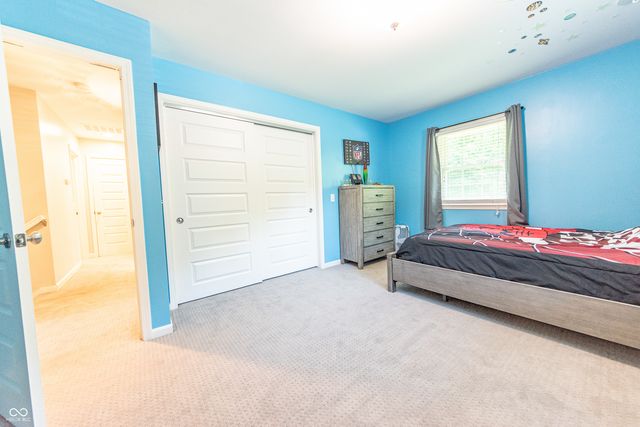 41 N Wolfcreek Road, Columbus, IN 47201