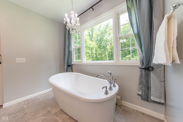 41 N Wolfcreek Road, Columbus, IN 47201
