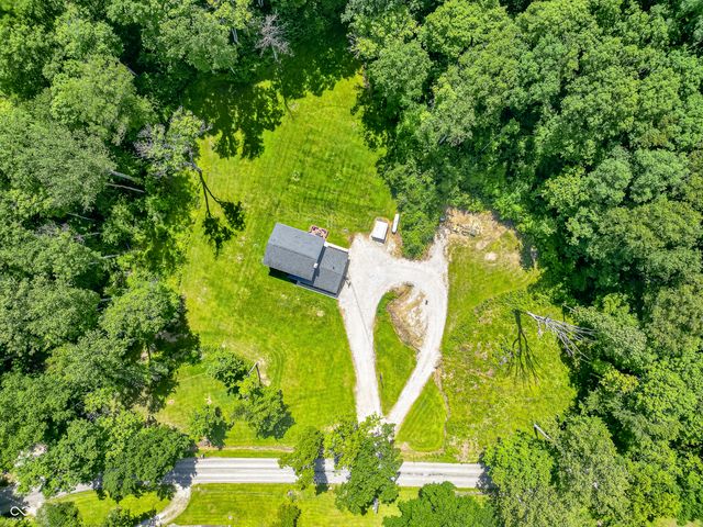 41 N Wolfcreek Road, Columbus, IN 47201