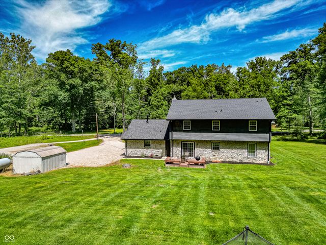 41 N Wolfcreek Road, Columbus, IN 47201