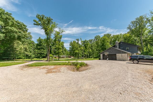 41 N Wolfcreek Road, Columbus, IN 47201