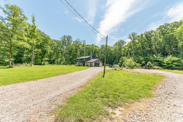 41 N Wolfcreek Road, Columbus, IN 47201