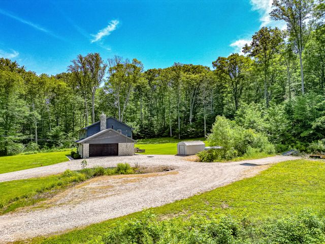41 N Wolfcreek Road, Columbus, IN 47201