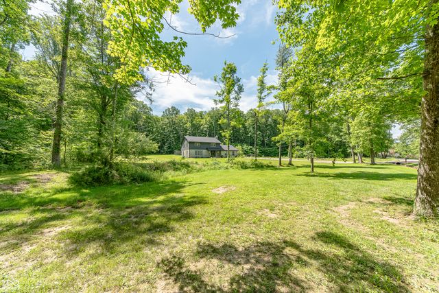 41 N Wolfcreek Road, Columbus, IN 47201
