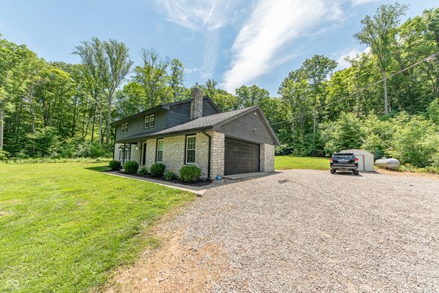 41 N Wolfcreek Road, Columbus, IN 47201