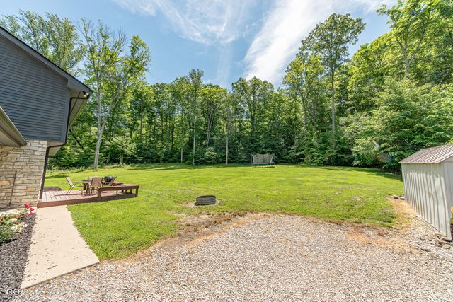 41 N Wolfcreek Road, Columbus, IN 47201