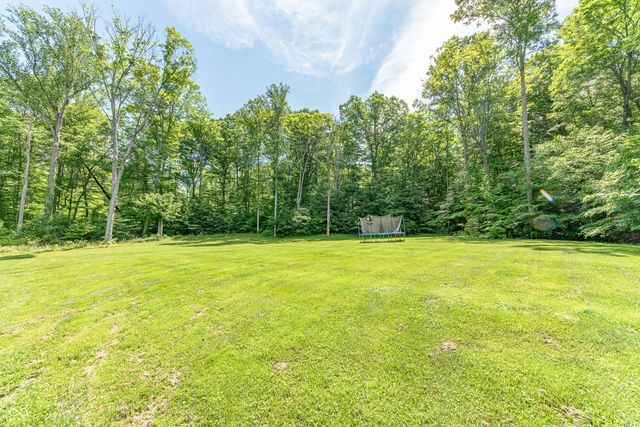 41 N Wolfcreek Road, Columbus, IN 47201